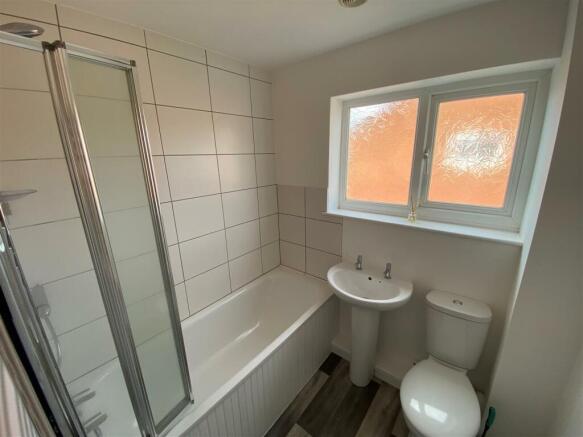 Bathroom x2.jpg