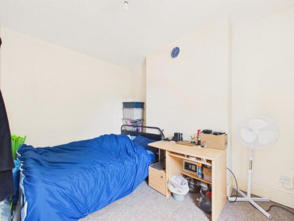 3 bed Flat for sale Image 10