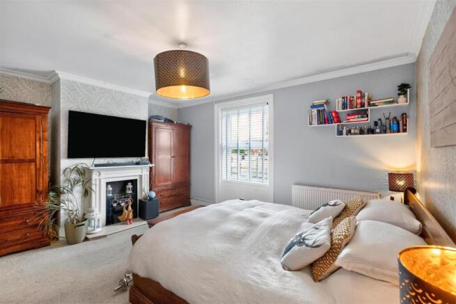 4 bed Semi-Detached for sale Image 12