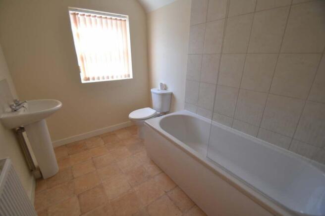 2 bed Terraced to rent Image 4
