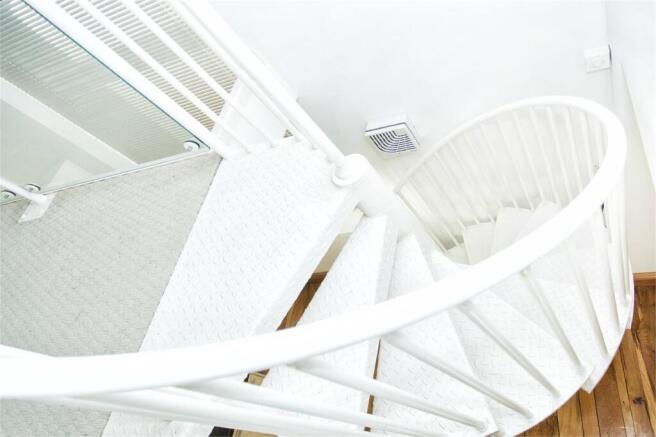 2 bed Apartment to rent Image 8