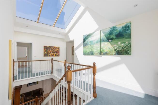 5 bed House for sale Image 12