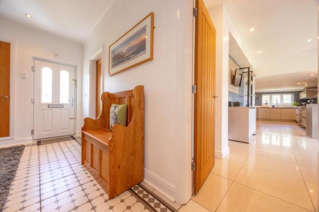 4 bed Detached for sale Image 8