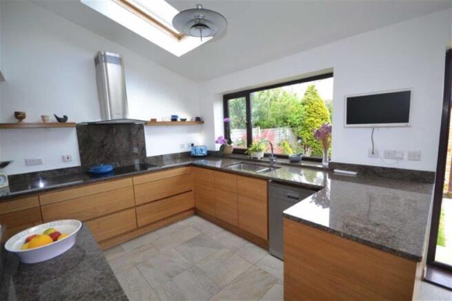 EXTENDED KITCHEN/DIN