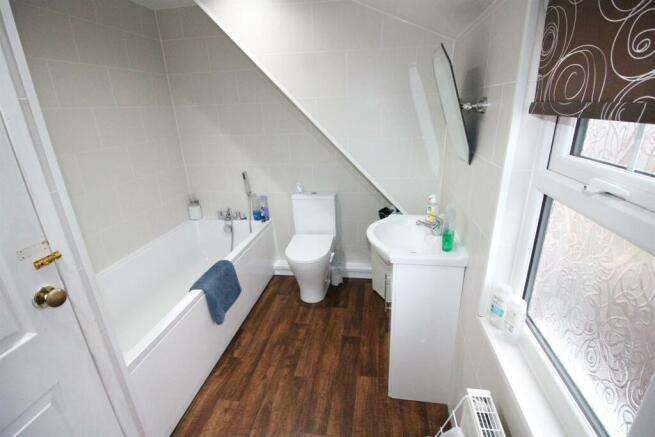 214 Low Grange Ave-Bath1.JPG