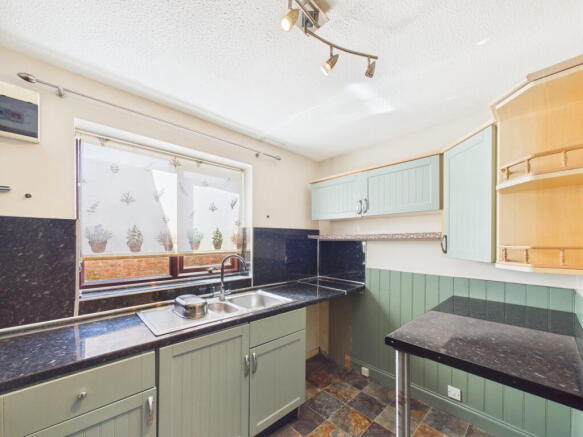 2 bed Ground Flat for sale Image 5