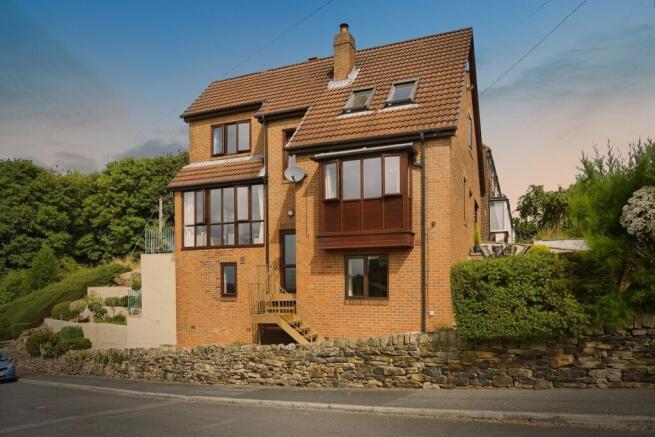 4 bed Detached for sale in pudsey