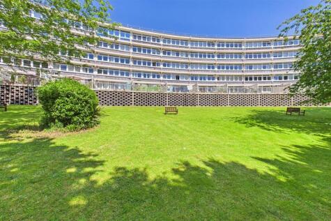 Flat with terrace in Mid Clevedon location