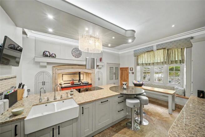 9 bed Semi-Detached for sale Image 8