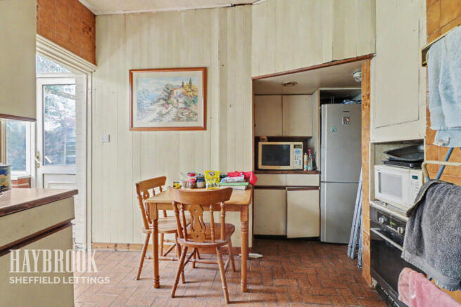3 bed Apartment to rent Image 12