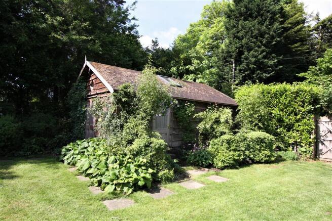 Detached Outbuilding/Store