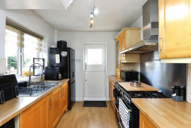 3 bed Semi-Detached for sale Image 6