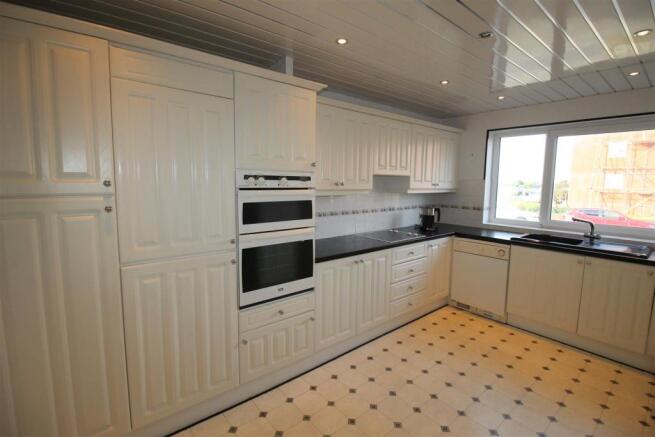 Kitchen 3.JPG