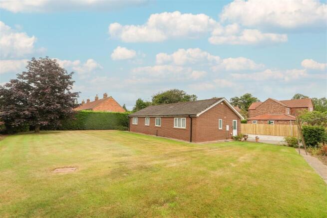 3 bed Detached Bungalow for sale Image 12