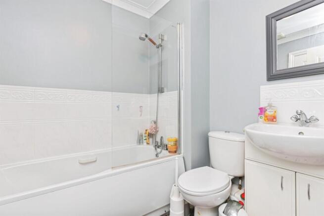 5 bed Town House for sale Image 6
