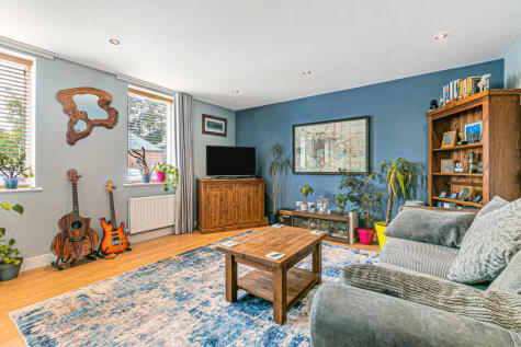Great Charta Close, Englefield Green, Egham, Surrey, TW20