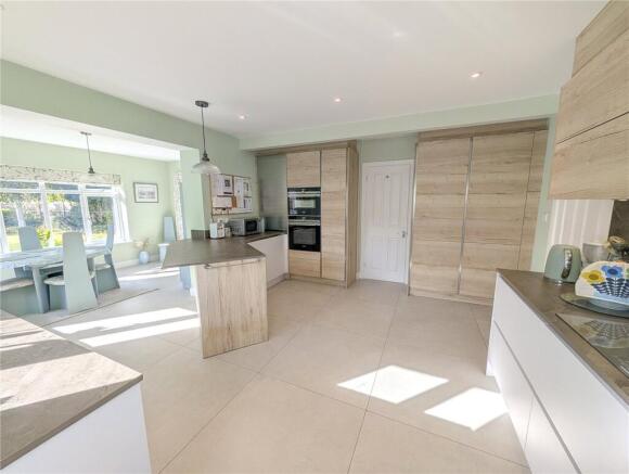 Rothesay Drive, Highcliffe, Christchurch, BH23 photo 3