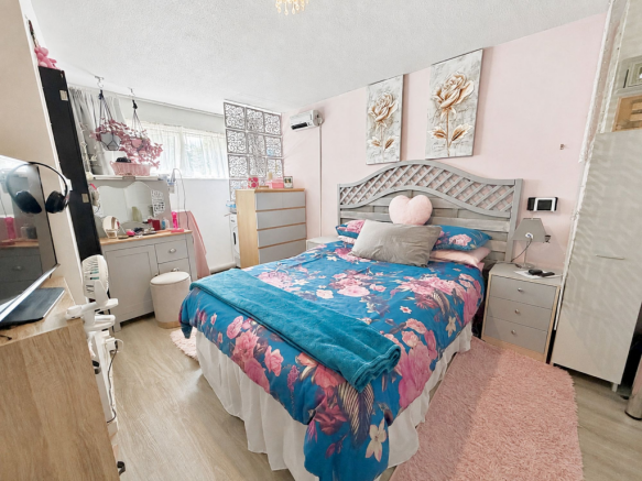 Lucas Place, Woughton On The Green, MK6 photo 4