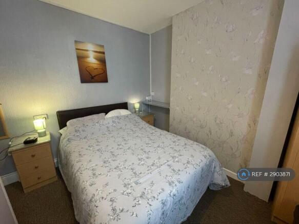 Room 1, b