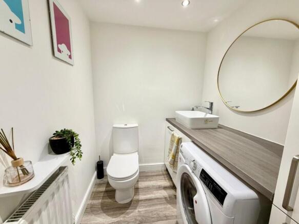 4 bed Detached for sale Image 9