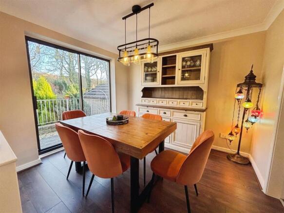 4 bed Detached for sale Image 4