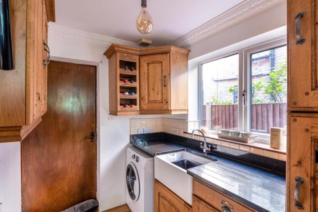4 bed Detached for sale Image 9