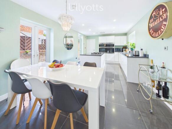 7 bed Semi-Detached for sale Image 7