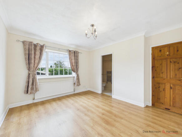 4 bed Detached Bungalow for sale Image 6