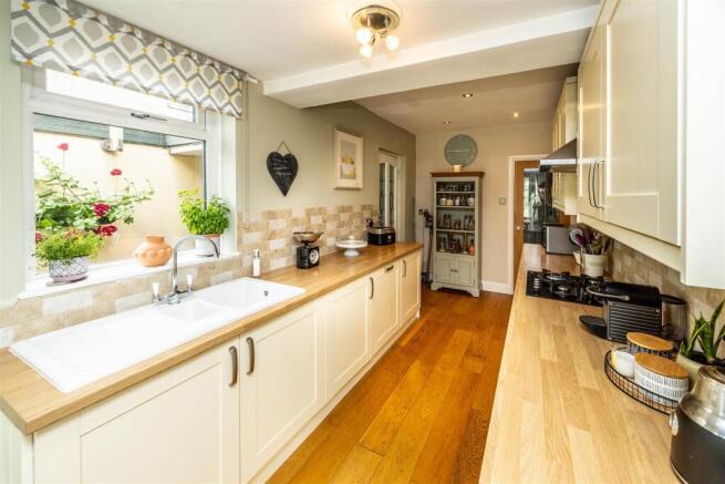 3 bed Semi-Detached for sale Image 8