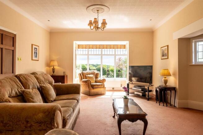 4 bed Detached for sale Image 8