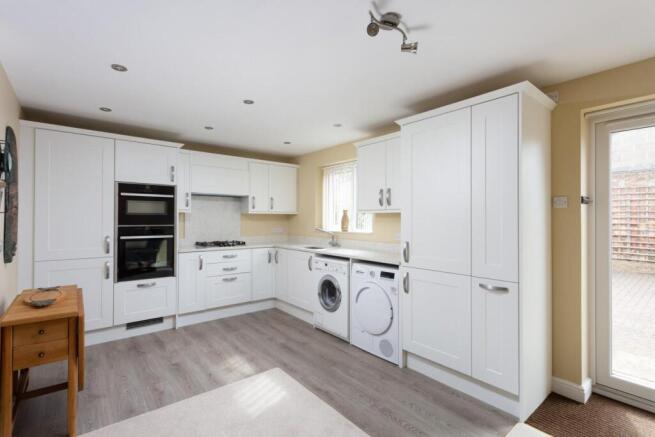 3 bed House for sale Image 4