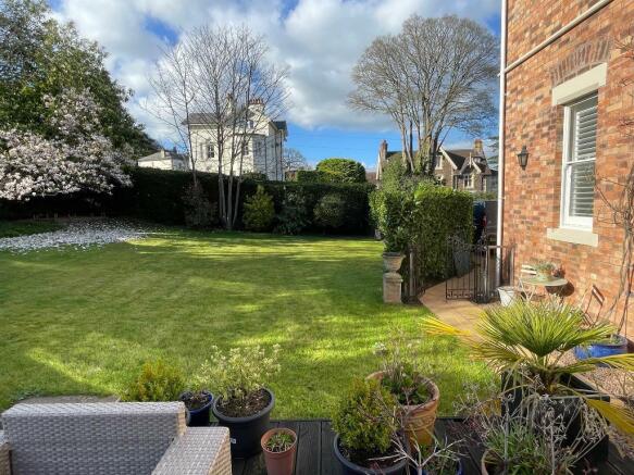 Flat Malvern garden...very rare