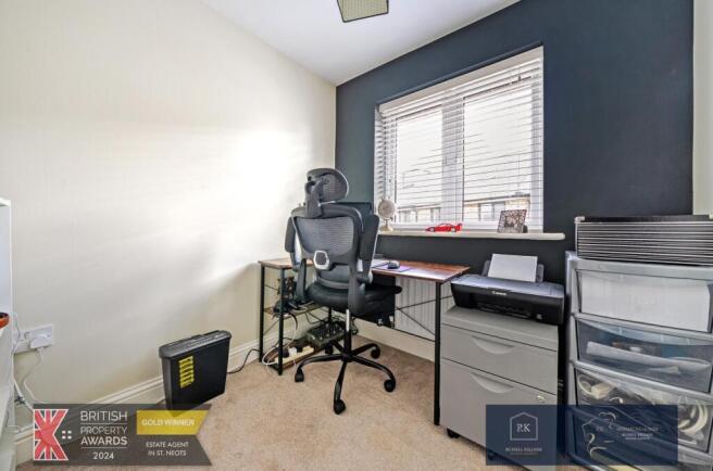 Bedroom/ Office.