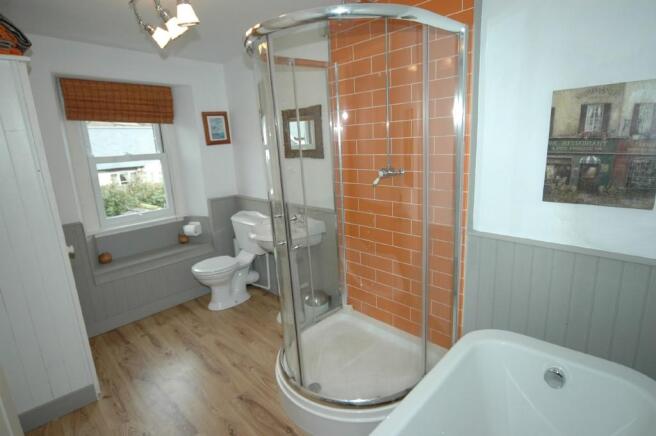 BATHROOM 1