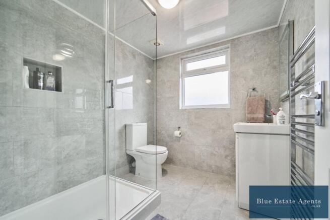 Loft Bedroom En-Suite Shower Suite