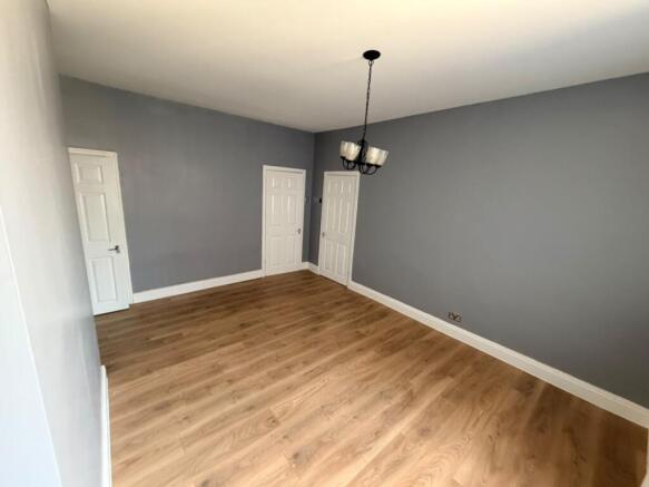 4 bed Semi-Detached to rent Image 4