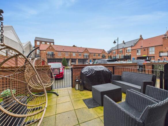 3 bed Terraced for sale Image 12
