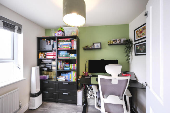 4 bed Semi-Detached for sale Image 5