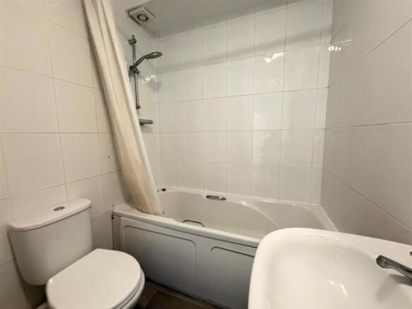 2 bed Apartment to rent Image 4