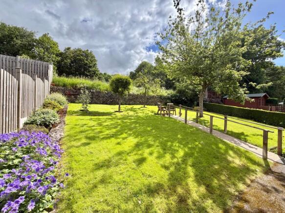 3 bed Semi-Detached for sale Image 12