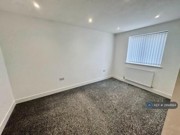 4 bed Semi-Detached to rent Image 4