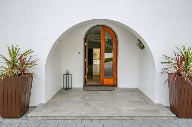 9 bed Detached for sale Image 5