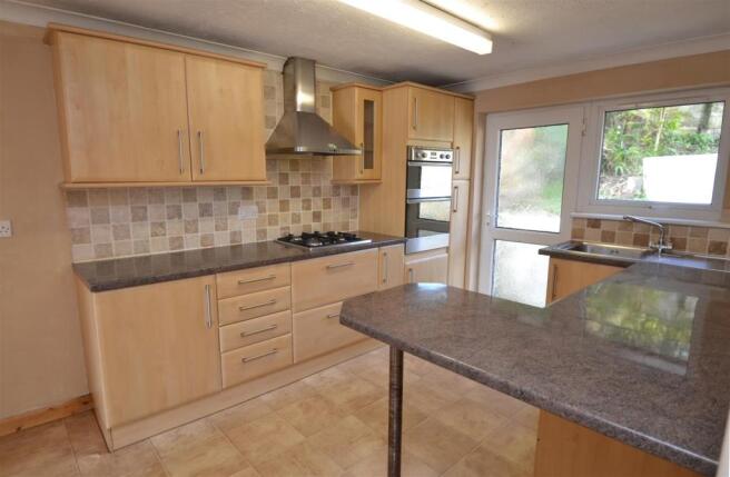 KITCHEN/BREAKFAST ROOM