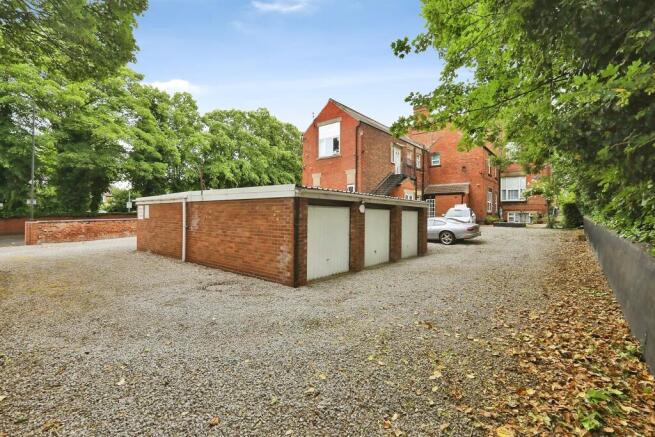 2 bed Ground Flat for sale Image 4