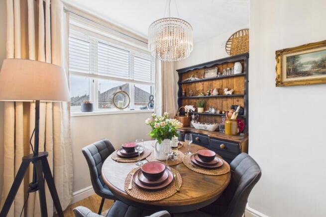 4 bed Semi-Detached for sale Image 7
