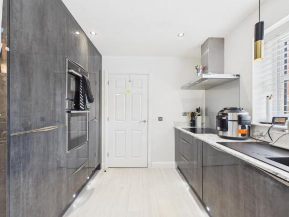4 bed Detached for sale Image 4