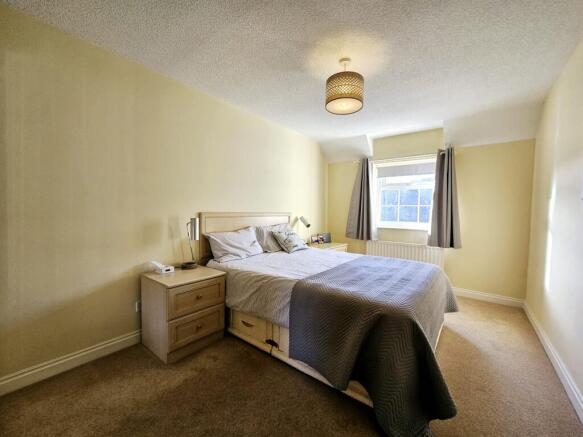 3 bed Flat for sale Image 10