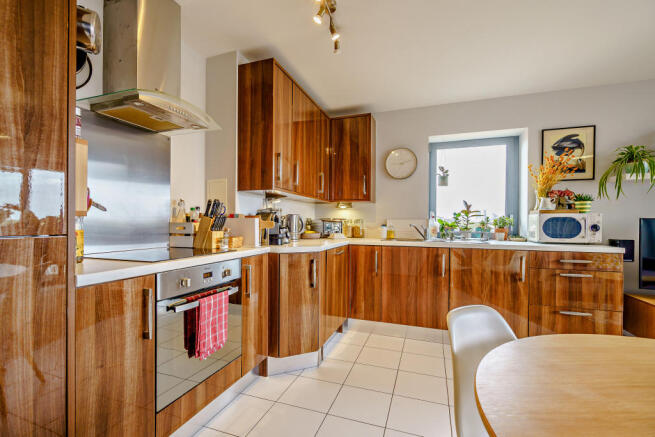 8435360-interior21-800