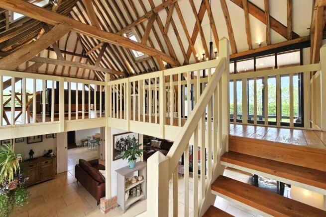 GALLERIED LANDING