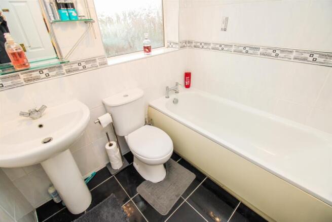 3 bed Semi-Detached for sale Image 11